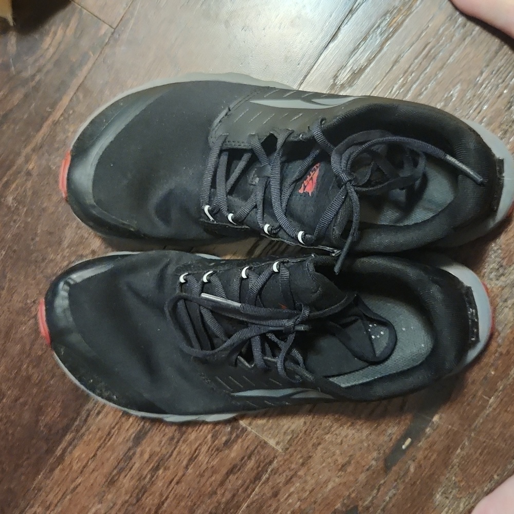 Altra mens size 11 superior 5